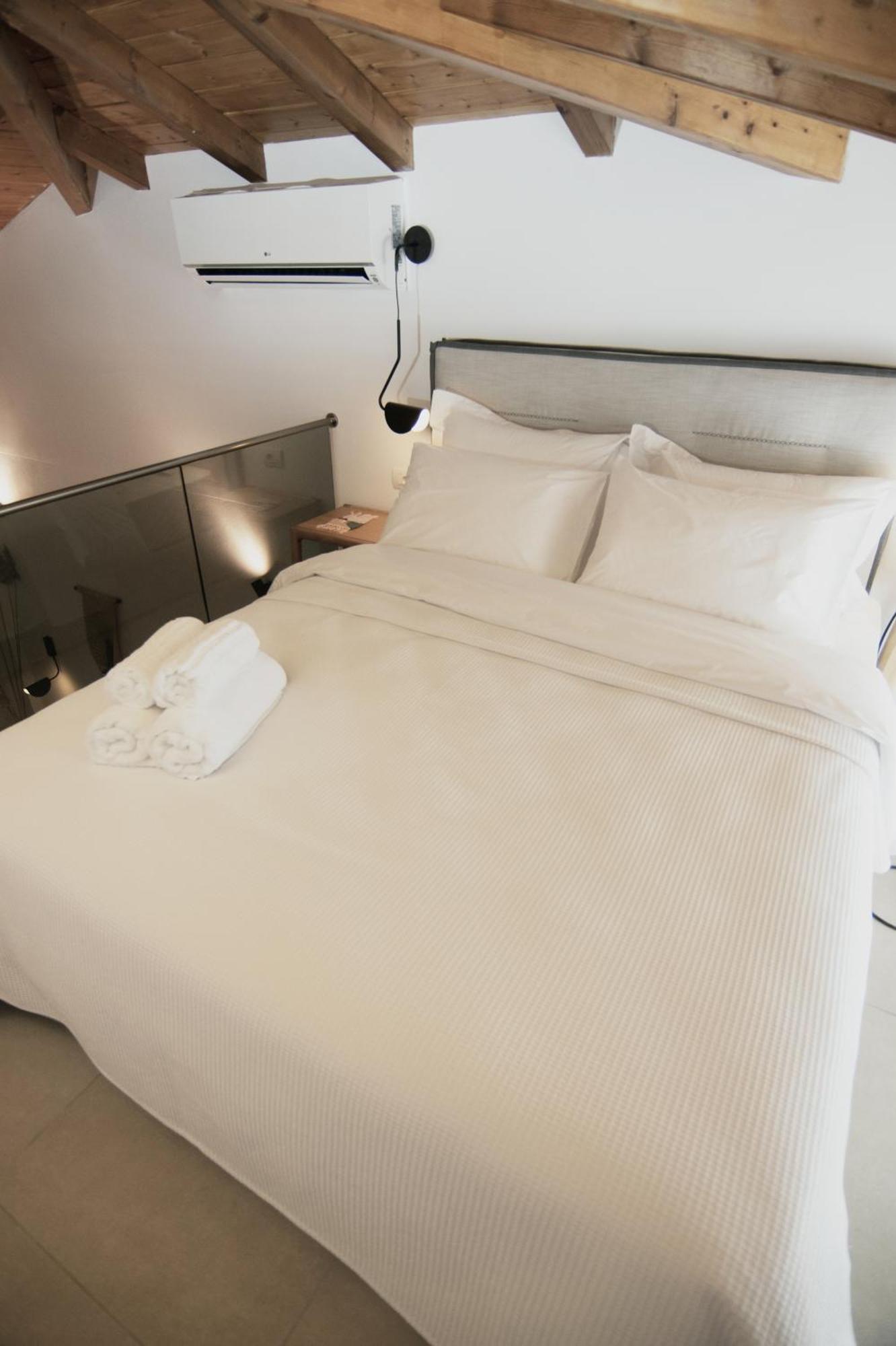 Iades Suites Афітос Екстер'єр фото