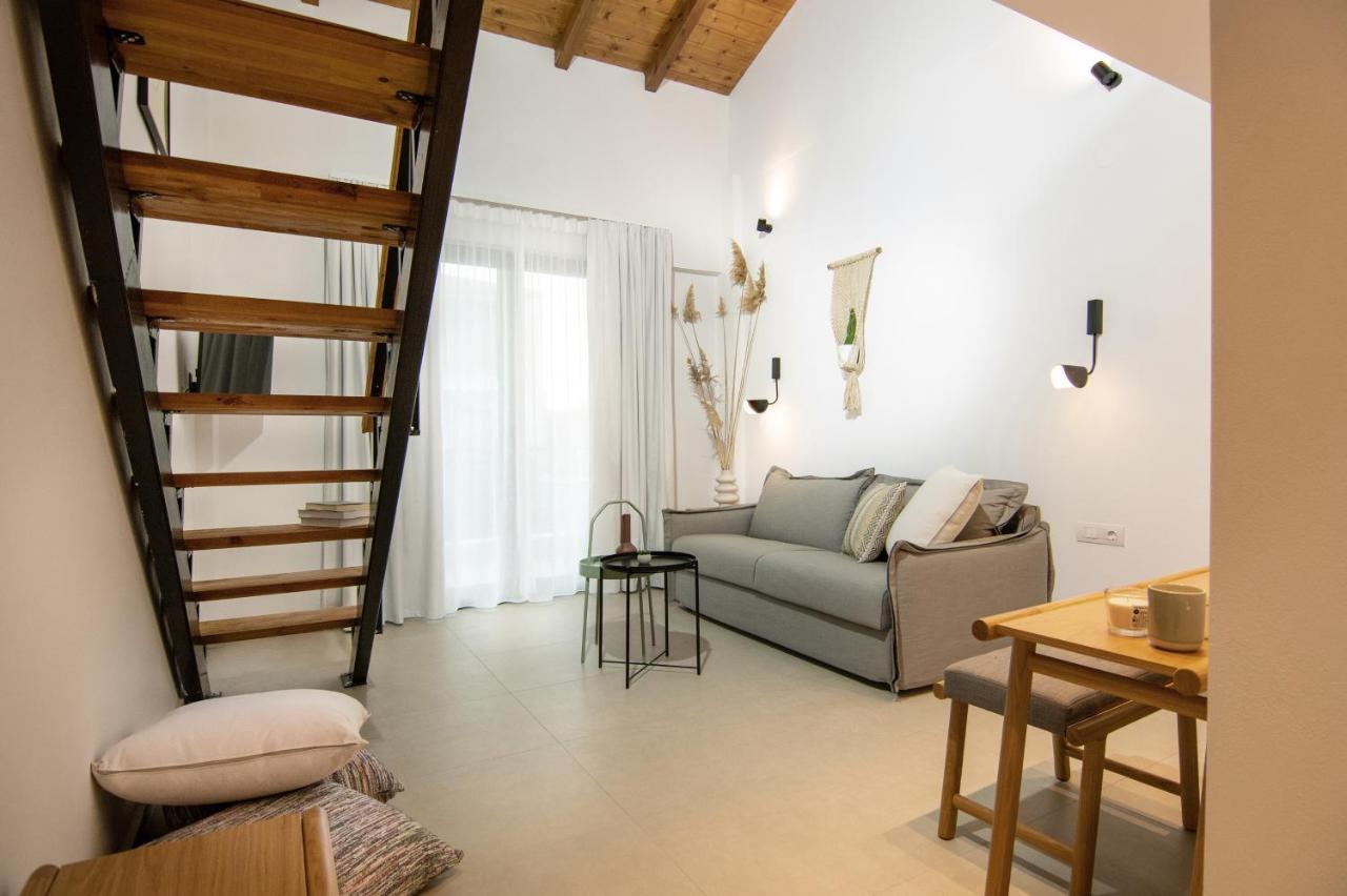 Iades Suites Афітос Екстер'єр фото