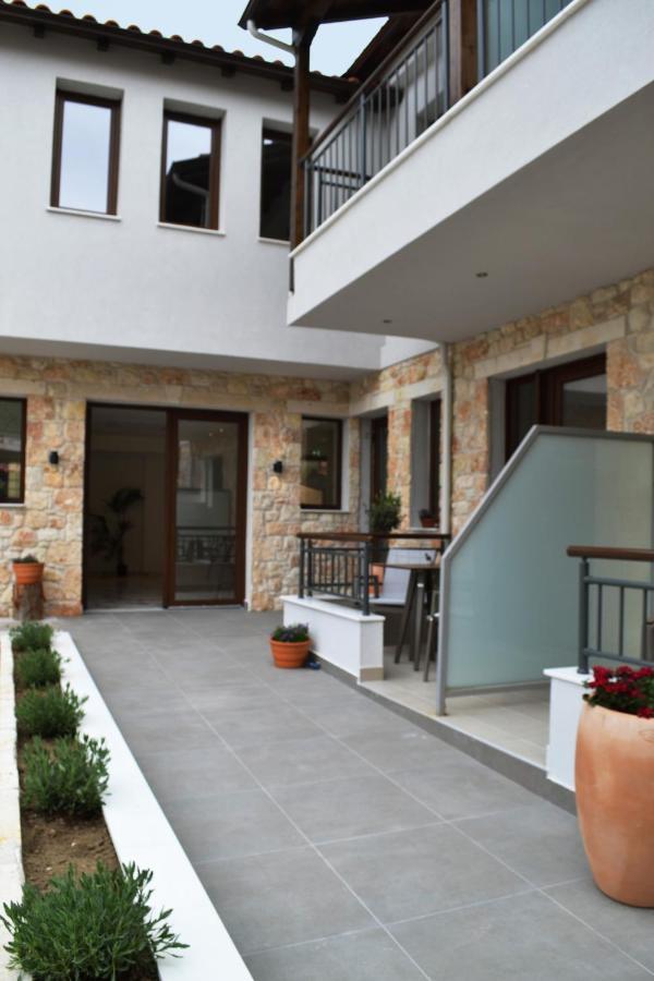 Iades Suites Афітос Екстер'єр фото